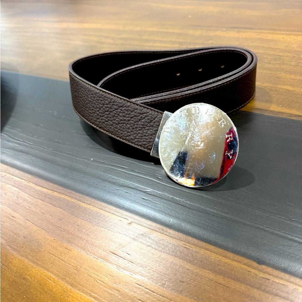 Vintage Burberry brown belt. Pre owned in excellent condition